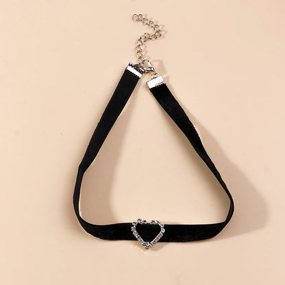 Fashion Sexy Black Velvet Chokers Necklaces Punk Style Statement Crystal Love Hearts Necklace For Women Party Jewelry