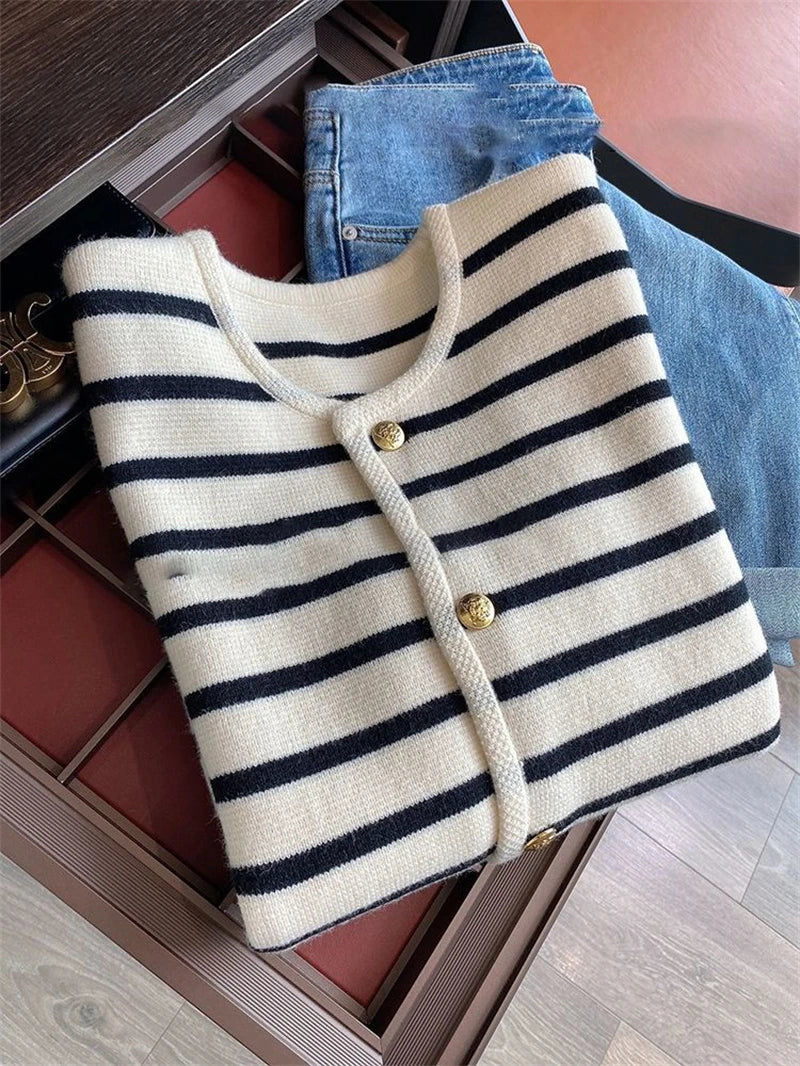 Korean Fashion Sweater Cardigan White Black Striped Knitted Sweater Women 2023 Winter Short Cardigan Long Sleeve Cardigan Female